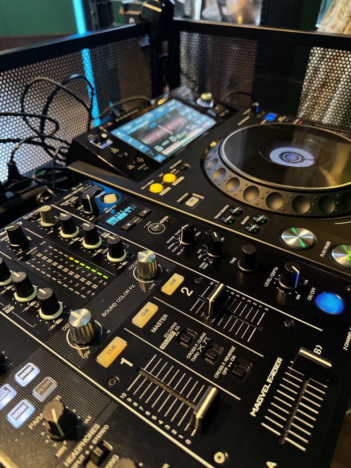 DJ Equipment - DJ oder Spotify für die Hochzeit?